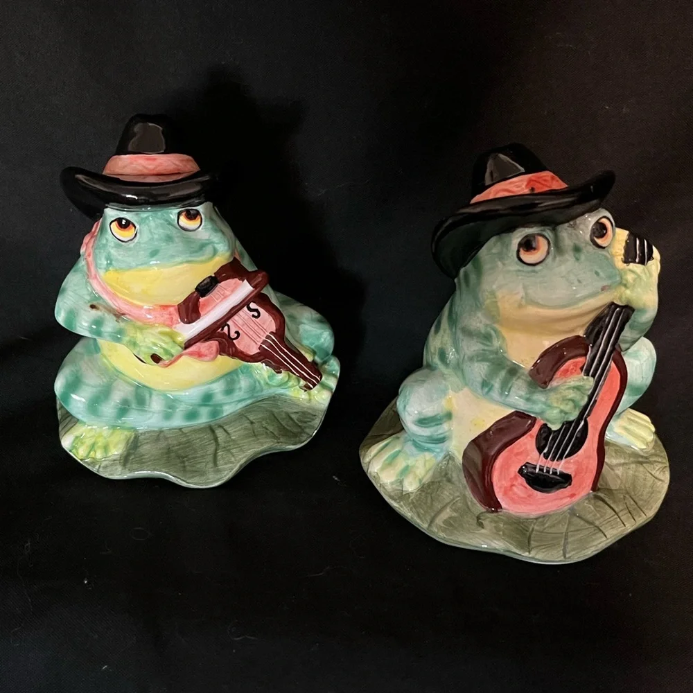 Charming Frog Musician salt and pepper shakers- Green and Black